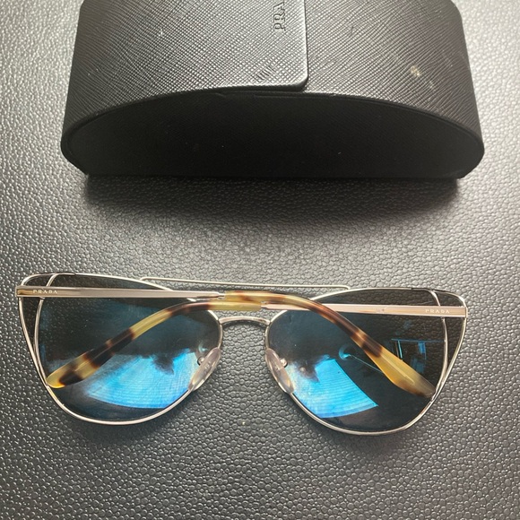 PRADA Stylish Black Aviator Sunglasses - Picture 12 of 17